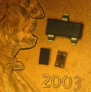CSP (Chip Scale Pacakge), à peine plus grand que le circuit qu’il renferme (source)