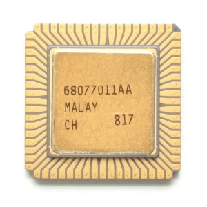LCC (Leadless Chip Carrier), connexions plates sous la puces, utilisé pour les hautes températures (source)