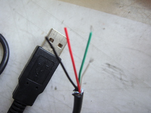 Les quatre fils d’un câble USB (source)